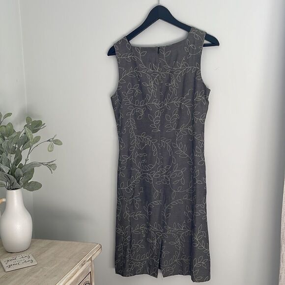Maggy London Dress Size 6 Charcoal Gray w/leaf stitching. - Picture 2 of 7